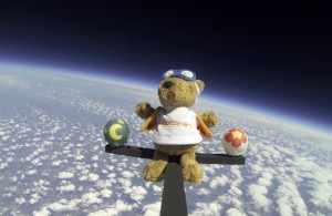 Teddy in der Stratosphäre
