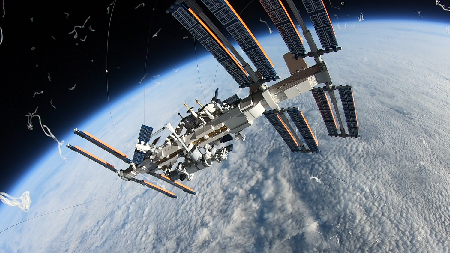 udelukkende Undskyld mig paritet LEGO model of the ISS in the stratosphere - Stratoflights